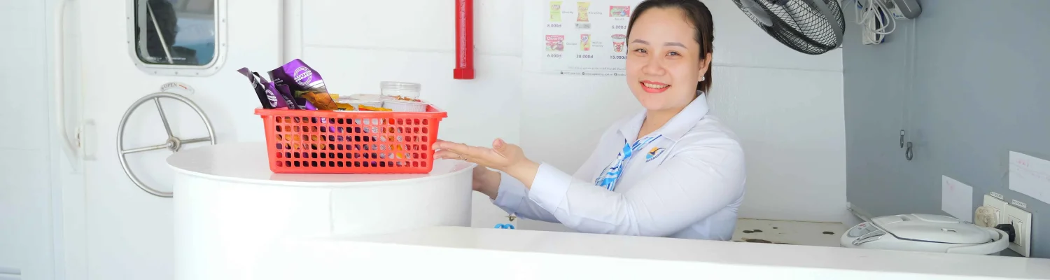 Quầy minibar phục vụ đồ ăn nước uống trên tàu cao tốc Superdong Rạch Giá Phú Quốc